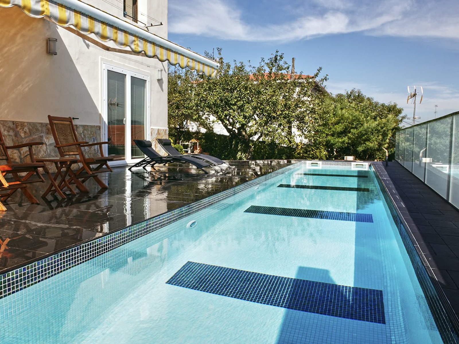 Iris Perla 25x25mm , Pool Tiles Sydney | Tile Supplier Sydney